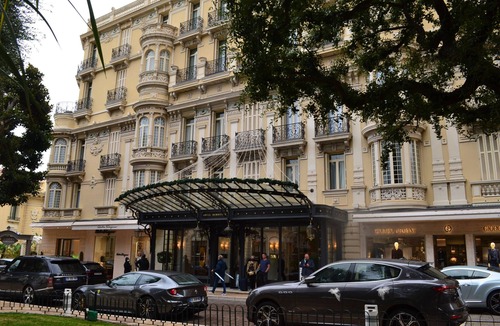 Les Fleurs Apartment | NEWLY RENOVATED CHIC & GLAMOR LARGE STUDIO