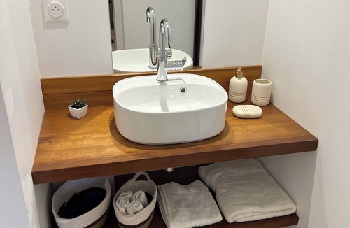 La Fontenelle Apartment | Newly renovated country apartment on the banks of the couesnon river