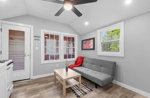 Alton Cottage | Newly Renovated Cottage 6