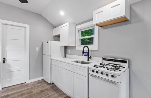 Alton Cottage | Newly Renovated Cottage 6