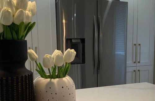Owen Sound House | Newly Renovated Cozy Vacation Home in Owen Sound