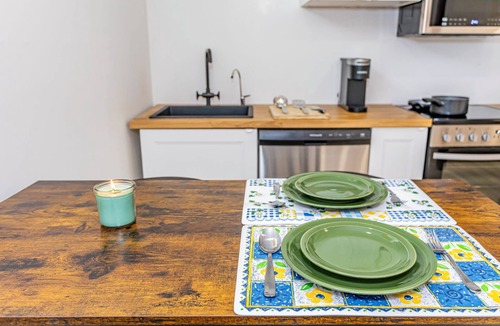 Woodstock Apartment | Newly renovated cozy studio