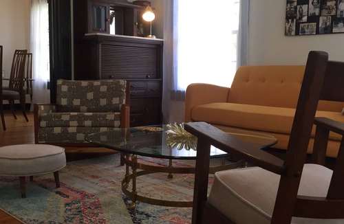 Caldwell House | Newly Renovated Craftsmen Cottage minutes to Texas A&M
