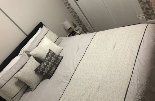 Osborne Apartment | Newly renovated downtown flat