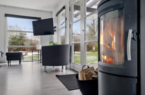 Hvalpsund House | Newly Renovated Holiday Home 150 M From Fjord