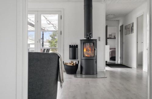 Hvalpsund House | Newly Renovated Holiday Home 150 M From Fjord