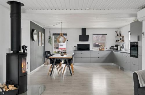 Hvalpsund House | Newly Renovated Holiday Home 150 M From Fjord