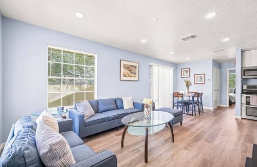 San Antonio House | Newly Renovated home near Seaworld, Lackland AFB and the Medical Center.
