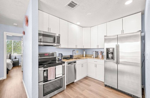 San Antonio House | Newly Renovated home near Seaworld, Lackland AFB and the Medical Center.