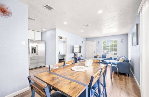 San Antonio House | Newly Renovated home near Seaworld, Lackland AFB and the Medical Center.