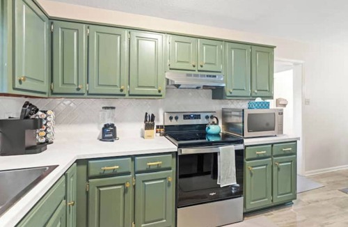 Brighton House | Newly Renovated "Home Away From Home" nA spacious, modernized 4-bedroom home.