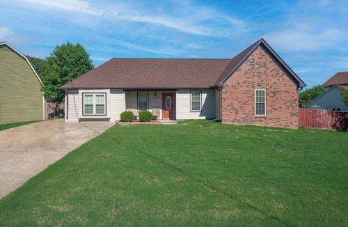Brighton House | Newly Renovated "Home Away From Home" nA spacious, modernized 4-bedroom home.