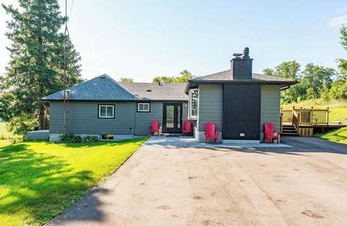 Ashburn House | Newly Renovated Home in Whitby