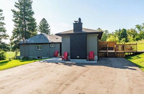 Ashburn House | Newly Renovated Home in Whitby