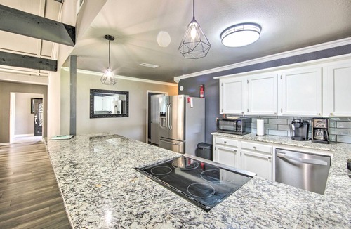 Tool House | Newly Renovated Home on Cedar Creek Lake!