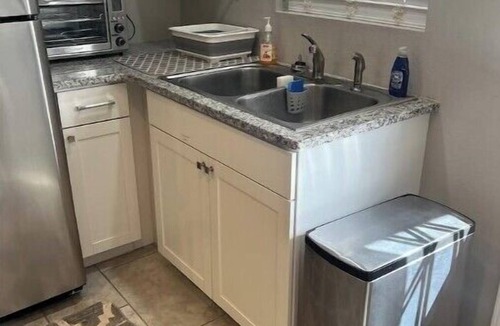 Big Spring House | NEWLY RENOVATED HOME with high speed WiFi, gourmet kitchen, outdoor grilling.
