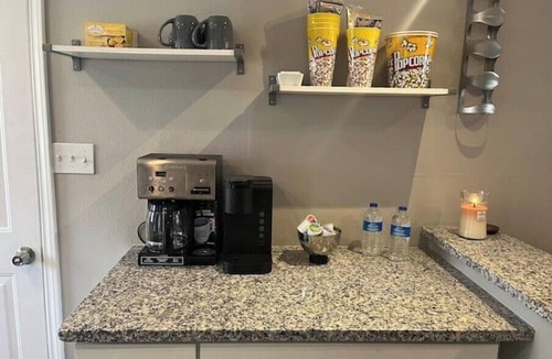 Big Spring House | NEWLY RENOVATED HOME with high speed WiFi, gourmet kitchen, outdoor grilling.