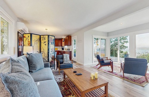 Kingston House | Newly renovated home with private hot tub and amazing sunset views, dog friendly