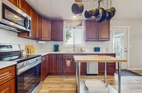 Kingston House | Newly renovated home with private hot tub and amazing sunset views, dog friendly