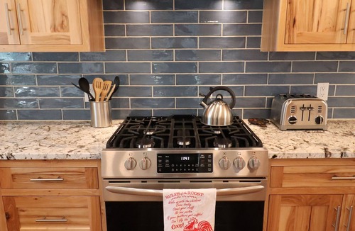 Mount Joy House | Newly Renovated House and private Pickleball in the Heart of Lancaster