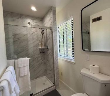 Bethel Island House | Newly Renovated Lakefront with Dock