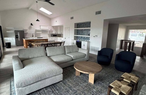 Pottsboro House | Newly Renovated Lake Texoma Retreat - Walk to Tanglewood Resort
