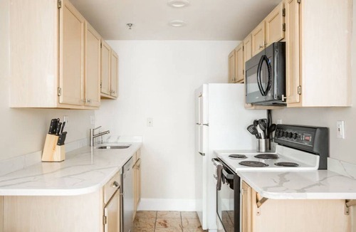 Boston Financial District Apartment | Newly renovated! Laundry in Building - Keyless entry - Perfect for Business or Medical Tourism