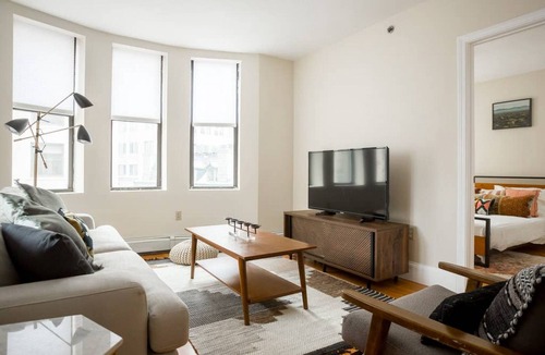 Boston Financial District Apartment | Newly renovated! Laundry in Building - Keyless entry - Perfect for Business or Medical Tourism