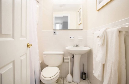 Boston Financial District Apartment | Newly renovated! Laundry in Building - Keyless entry - Perfect for Business or Medical Tourism