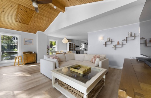 Pembroke Cottage | Newly renovated luxury cottage right on water with private beach