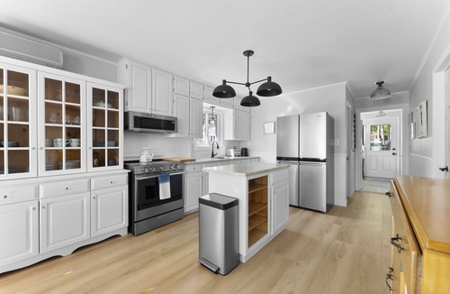 Pembroke Cottage | Newly renovated luxury cottage right on water with private beach