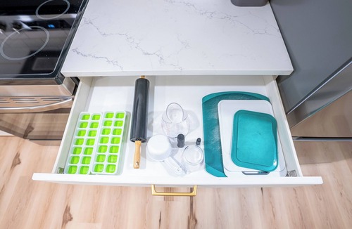 Saskatoon House | Newly Renovated Modern Private Suite w/Workspace