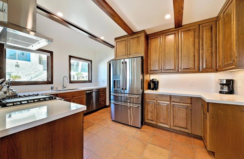Mission Beach House | Newly Renovated Oceanfront 8BD/2 Houses w/AC Hot Tub Firepit & Huge Rooftop Deck!