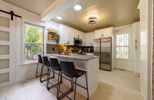 Alpena House | Newly Renovated | Old Town | King Suite | Fire Pit | Garage