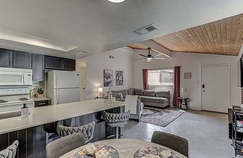 Barton Hills House | Newly Renovated! Pool and Patio I Mins to DT