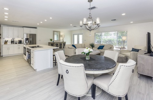 Tequesta House | Newly Renovated Pool Home on Golf Course