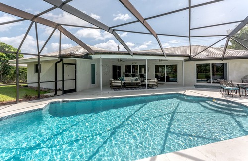 Tequesta House | Newly Renovated Pool Home on Golf Course