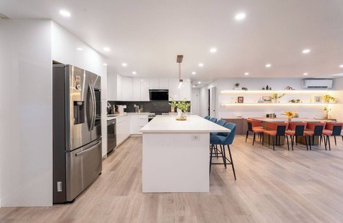 East Renton Highlands House | Newly Renovated/PoolTable/Fire Pit/BBQ/AC/Private