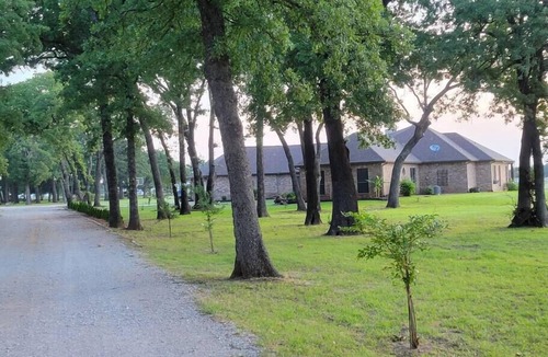 Weston House | Newly Renovated Private Ranch Get-A-Way