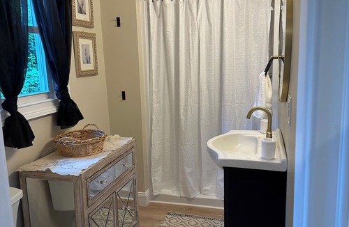 Westerly Cottage | Newly renovated private loft!