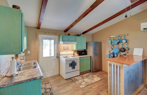 Rockport House | Newly Renovated Rockport Cottage 4 mil beach