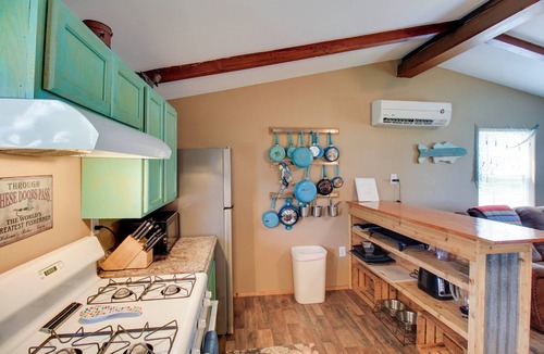 Rockport House | Newly Renovated Rockport Cottage 4 mil beach