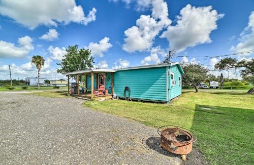 Rockport House | Newly Renovated Rockport Cottage 4 mil beach