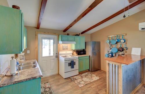 Rockport House | Newly Renovated Rockport Cottage 4 mil beach