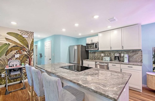 South Bradenton Condo | Newly Renovated - Sleeps 8 - Pool w/Slide - Games