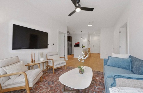 South Lamar Apartment | Newly renovated South Lamar 2-bedroom w/sauna, pickleball, pets, gym and more!