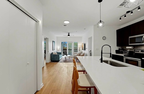 South Lamar Apartment | Newly renovated South Lamar 2-bedroom w/sauna, pickleball, pets, gym and more!