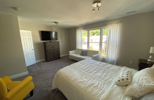 Trinidad Bed & Breakfast | Newly Renovated Spacious 5 Bedroom in the heart of DC! Can sleep 11 people!