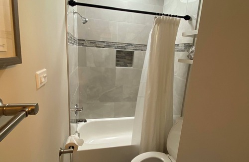 Trinidad Bed & Breakfast | Newly Renovated Spacious 5 Bedroom in the heart of DC! Can sleep 11 people!