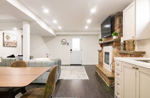 Newmarket House | Newly Renovated Spacious 2BR Home Near Yonge St